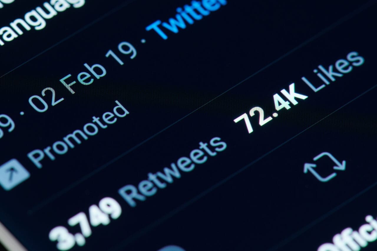 Likes and retweets in twitter post
