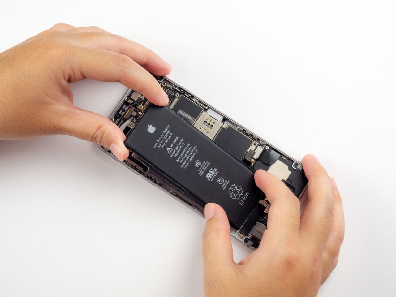 Technician tried to replace Apple iPhone battery