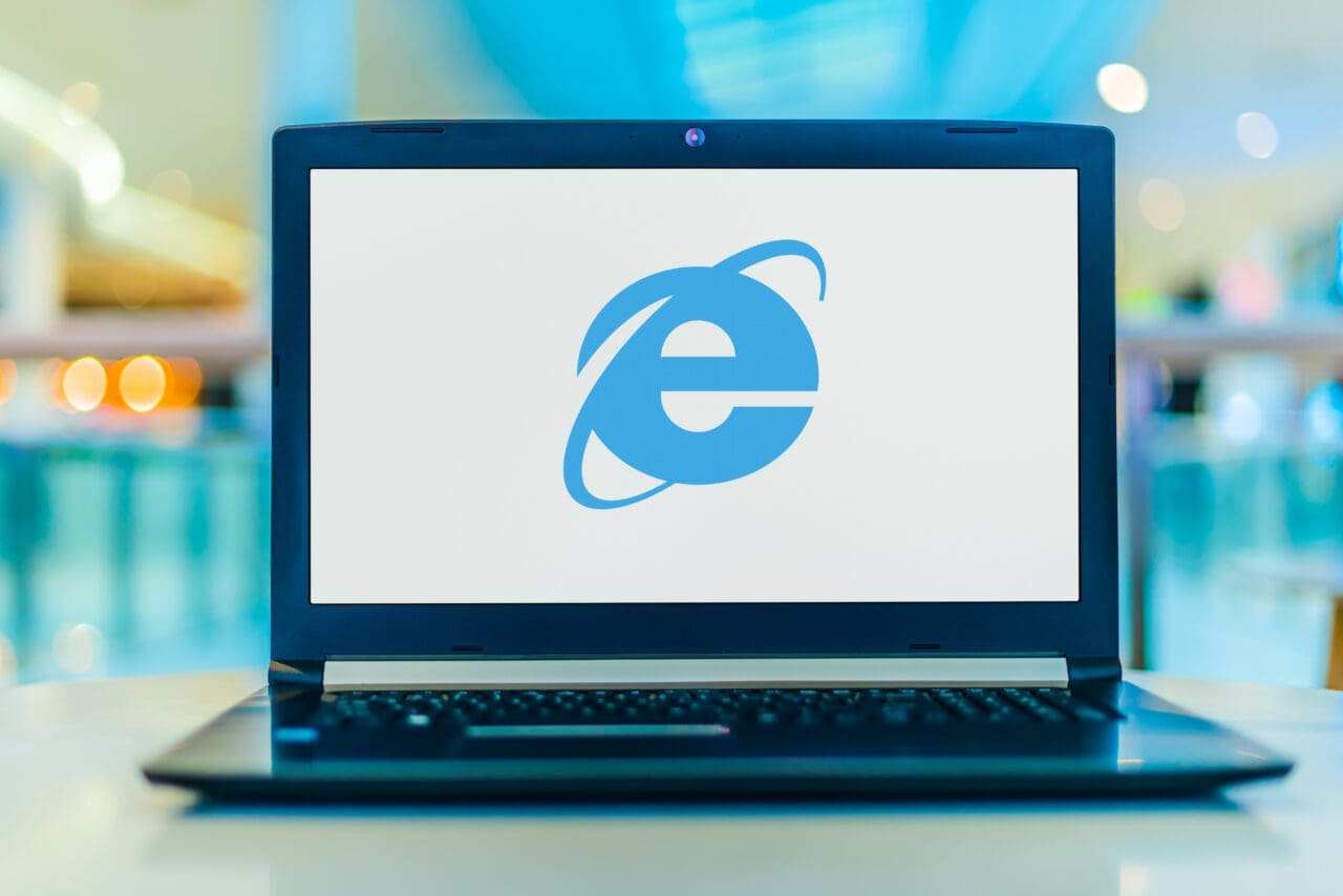 Laptop computer displaying logo of Internet Explorer