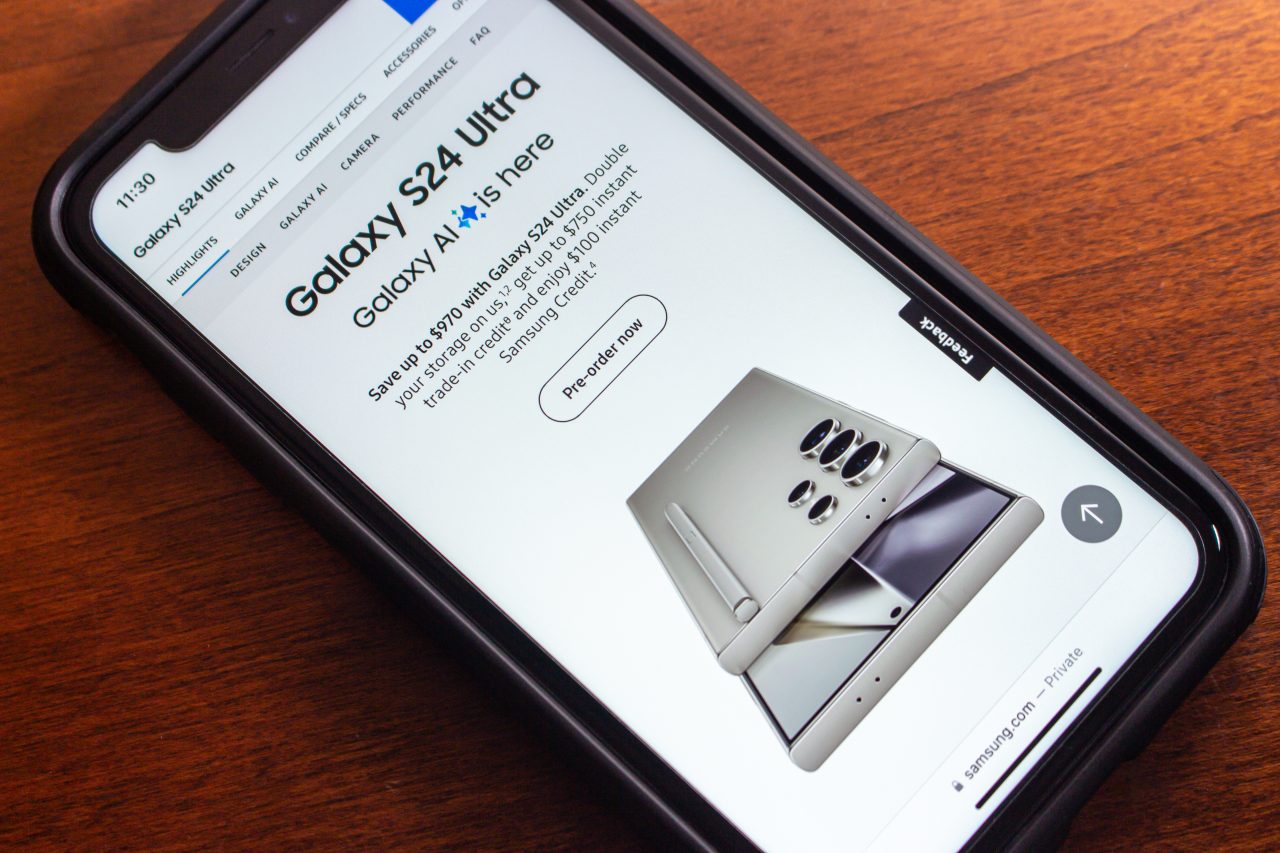 Website of Samsung Galaxy S24 Ultra seen in an smartphone screen.